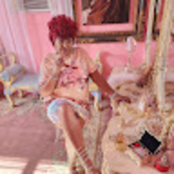 Meet your Posher, Leandrea - Picture 1 of 1